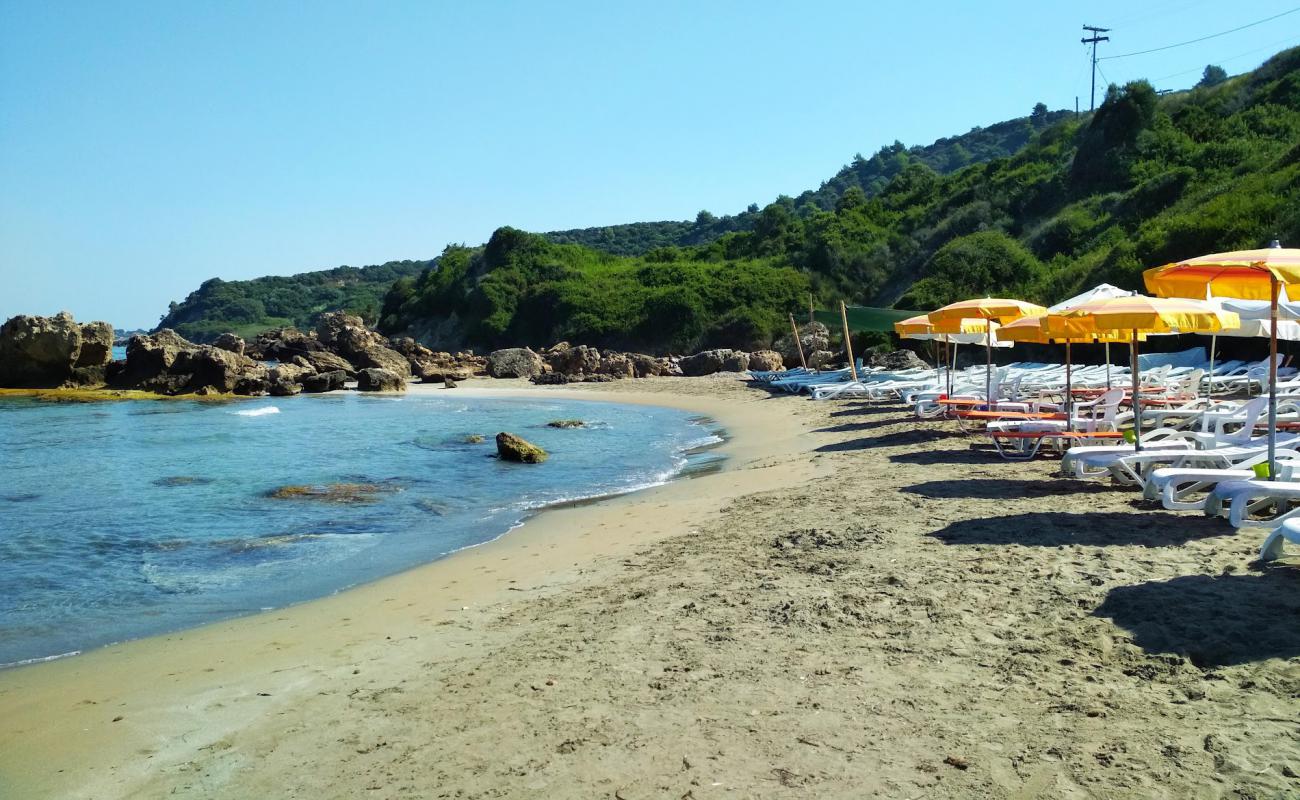 Leventochori beach'in fotoğrafı kahverengi kum yüzey ile