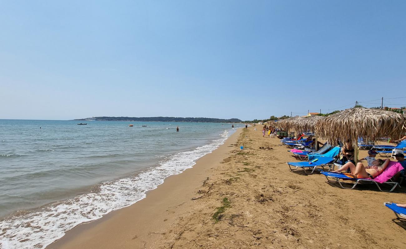 Paralia Kato Samiko'in fotoğrafı kahverengi kum yüzey ile