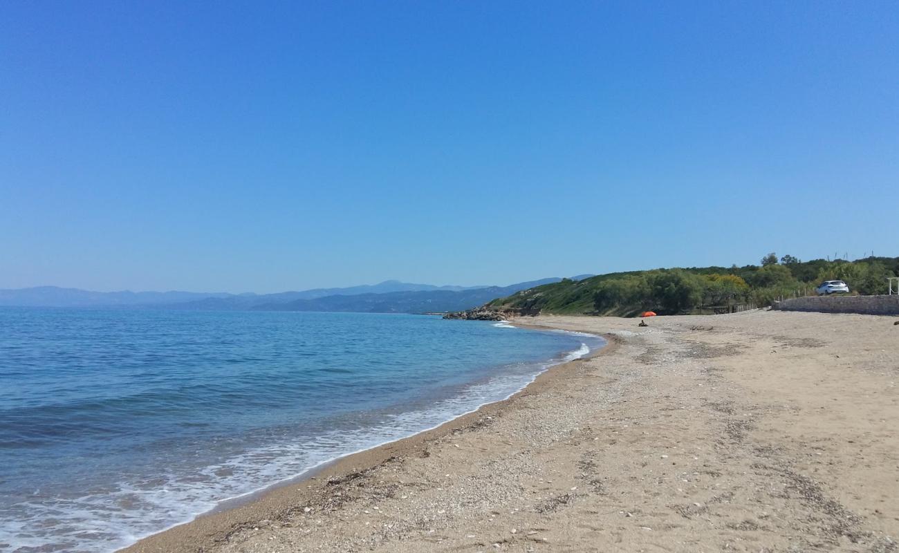 Kiparissia III'in fotoğrafı çakıl ile kum yüzey ile