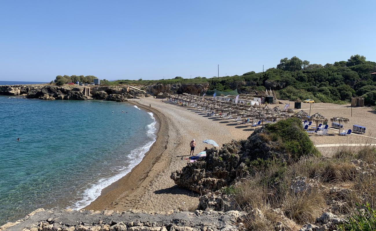 Paralia Stomio'in fotoğrafı hafif ince çakıl taş yüzey ile