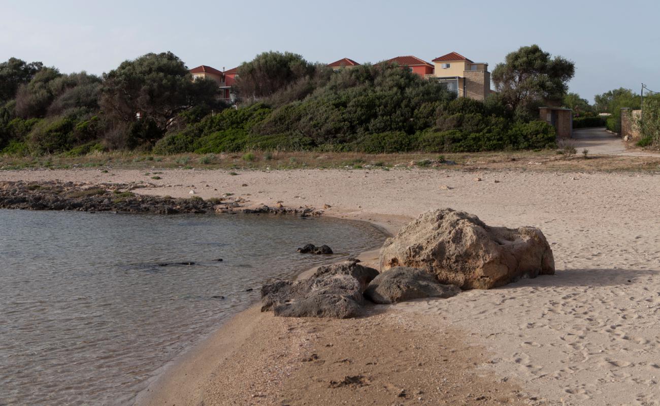 Kanalos beach'in fotoğrafı parlak kum yüzey ile