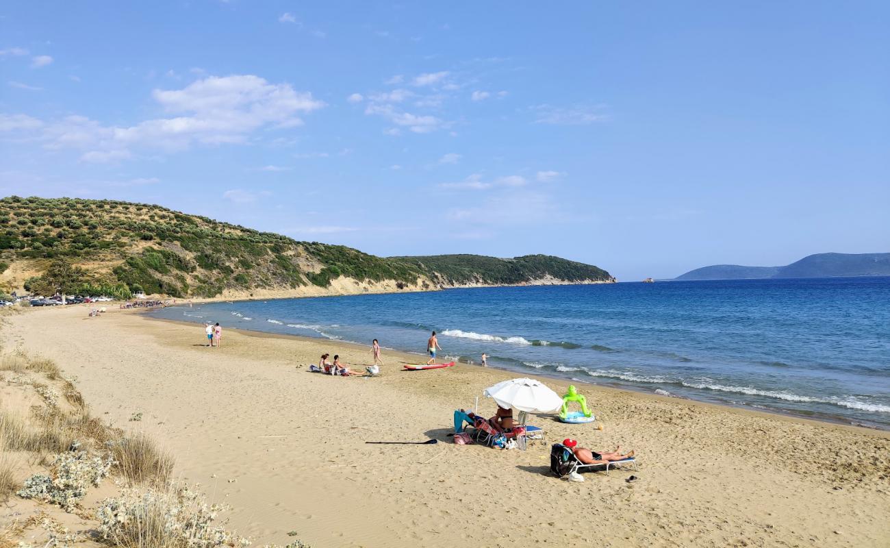 Lampes beach'in fotoğrafı kahverengi kum yüzey ile