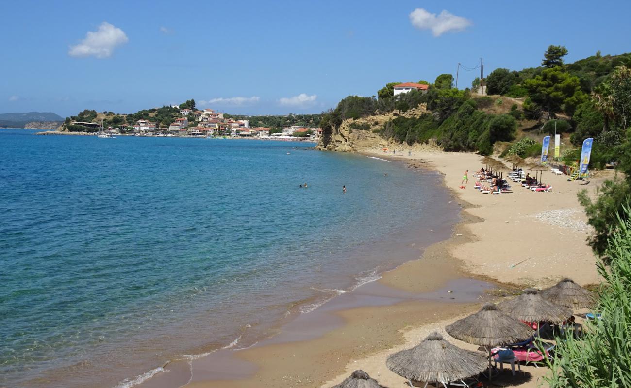 Finikounta II beach'in fotoğrafı açık bej kum yüzey ile
