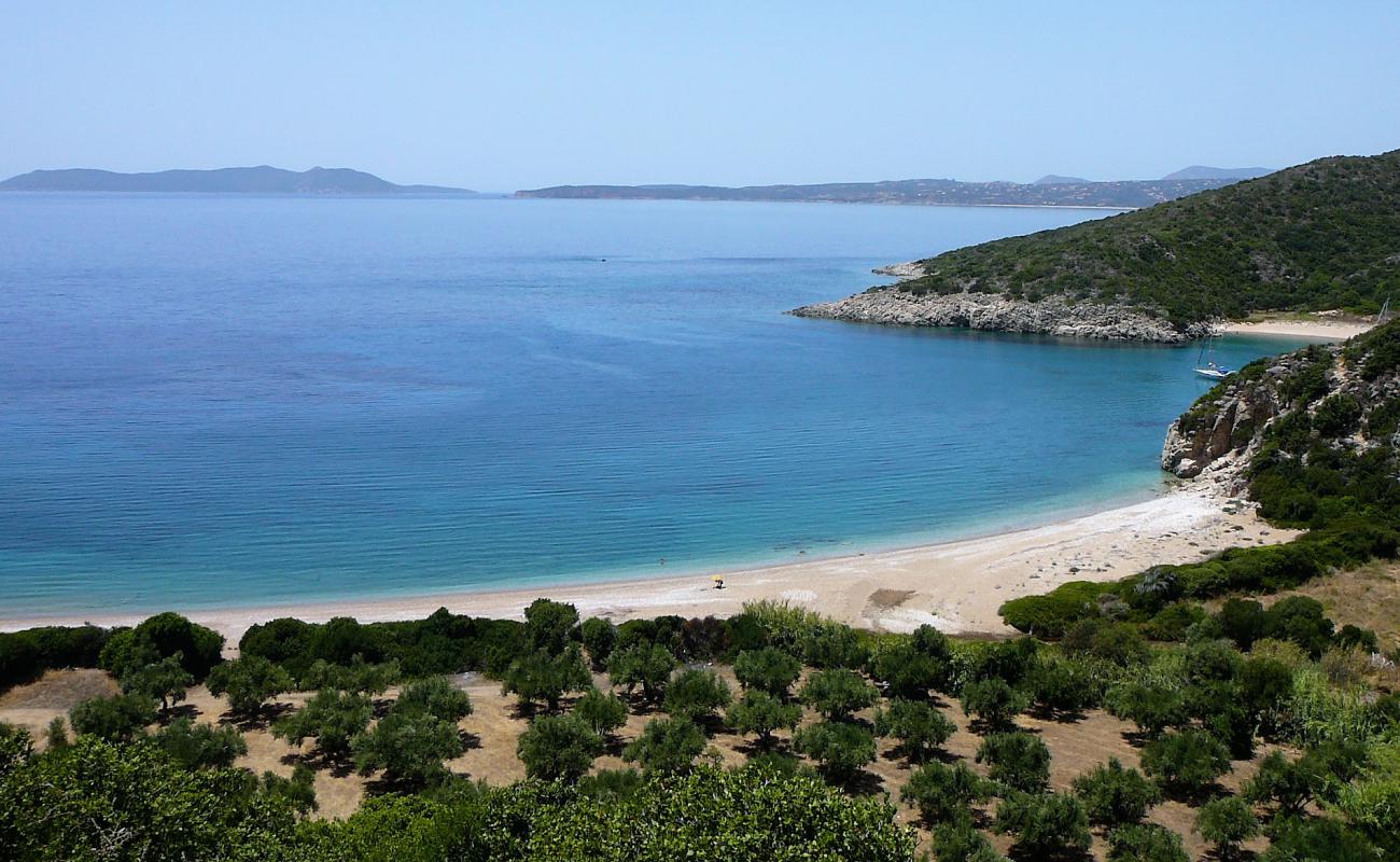 Marathi II beach'in fotoğrafı küçük bej çakıl yüzey ile
