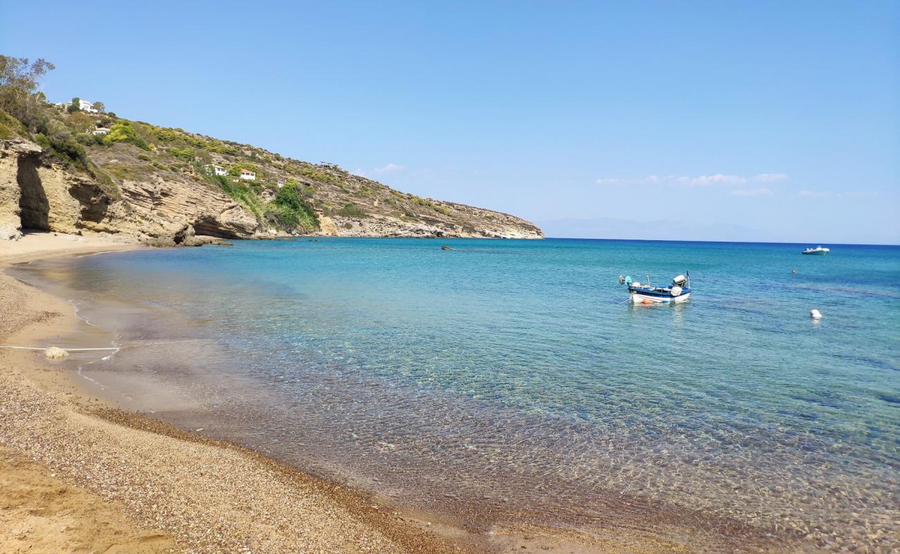 Paralia Ammoudi'in fotoğrafı kahverengi kum yüzey ile