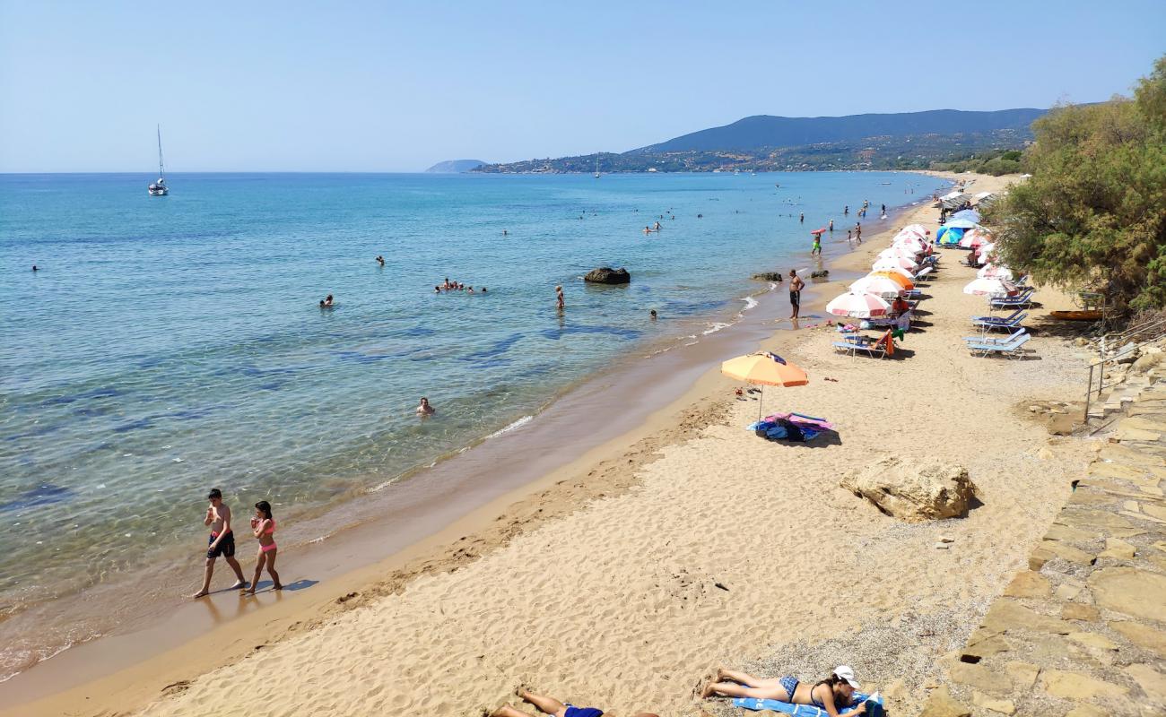 Paralia Zagka'in fotoğrafı açık bej kum yüzey ile