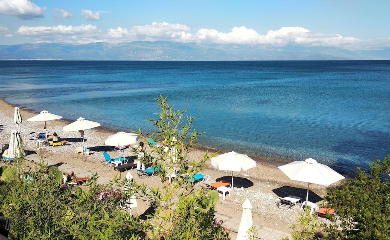Eros beach'in fotoğrafı gri çakıl taşı yüzey ile