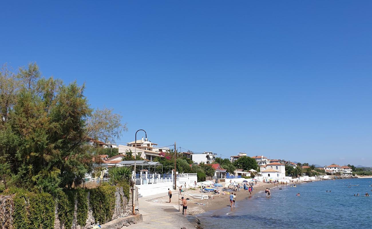 Liar beach'in fotoğrafı kahverengi kum yüzey ile