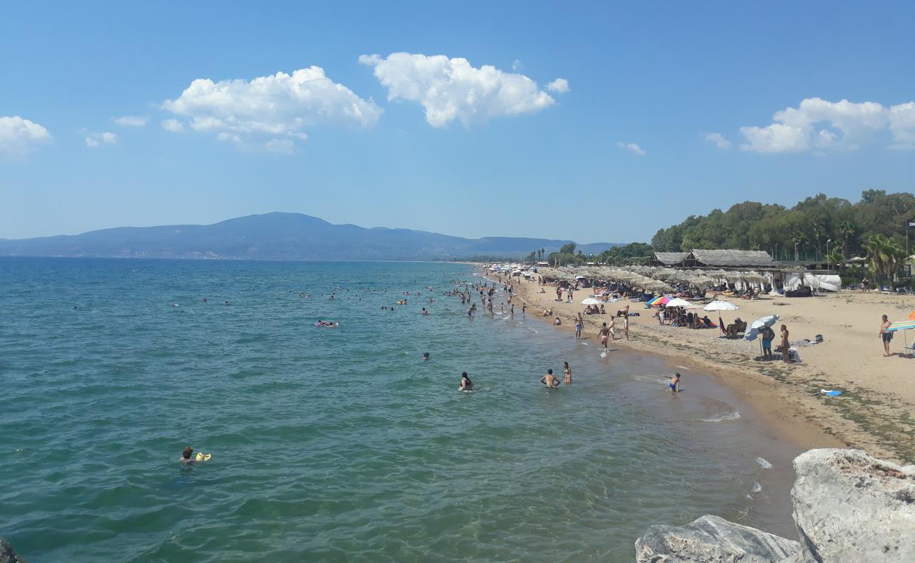 Paralia Mpouka'in fotoğrafı açık bej kum yüzey ile