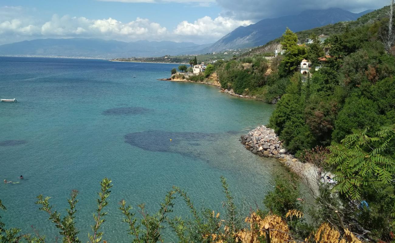 Kitries beach'in fotoğrafı gri çakıl taşı yüzey ile