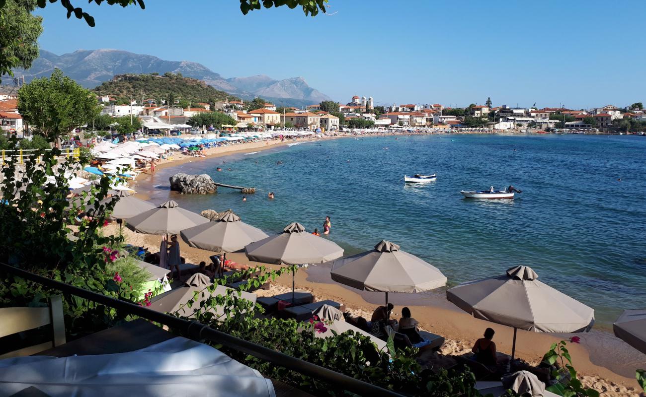 Paralia Stoupa'in fotoğrafı açık bej kum yüzey ile