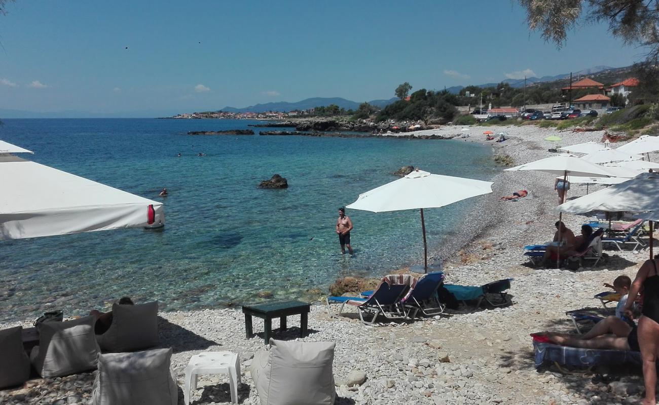 Pantazi beach II'in fotoğrafı gri çakıl taşı yüzey ile