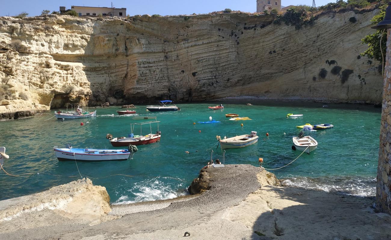 Kourkou beach'in fotoğrafı beton kapak yüzey ile