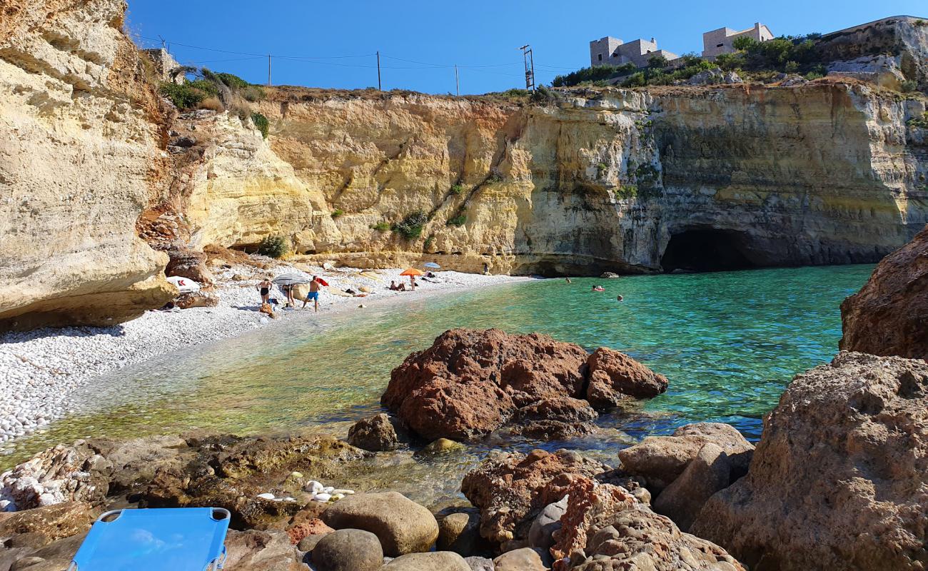 Chalikia beach'in fotoğrafı beyaz çakıl taş yüzey ile