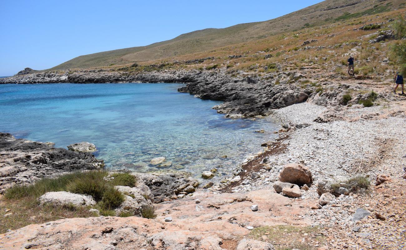 Tainaro beach'in fotoğrafı bej çakıl yüzey ile