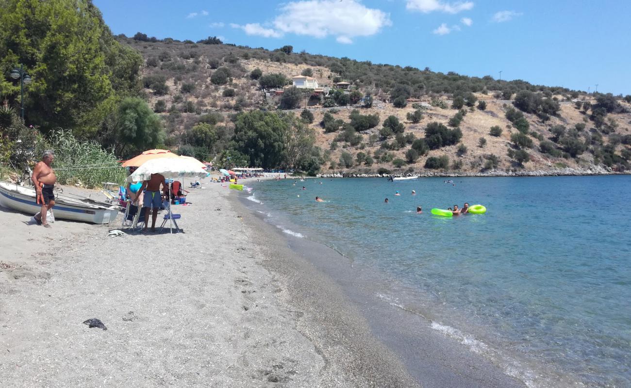 Kamares beach II'in fotoğrafı küçük gri çakıllar yüzey ile