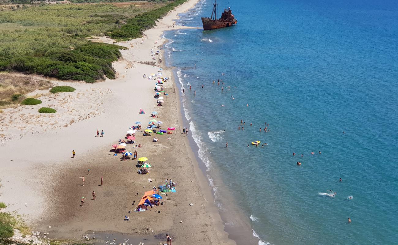 Glyfada beach'in fotoğrafı açık bej kum yüzey ile