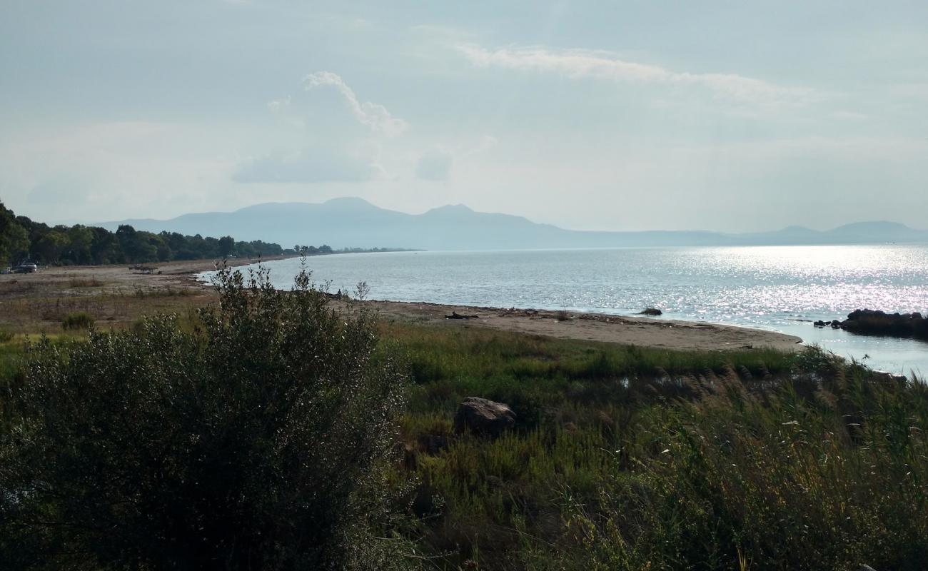 Trinisa beach II'in fotoğrafı parlak kum yüzey ile