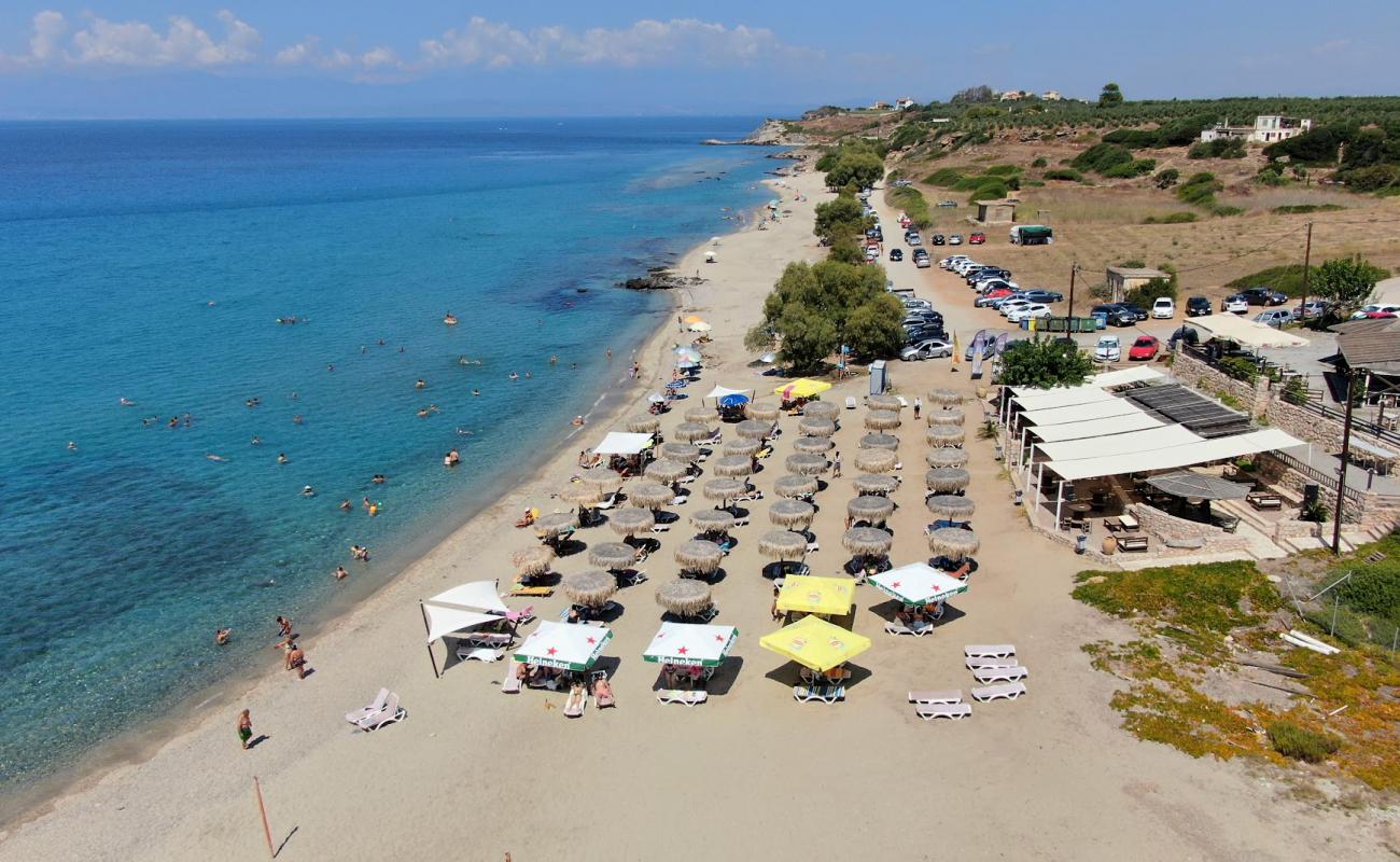 Tigania beach'in fotoğrafı çakıl ile kum yüzey ile