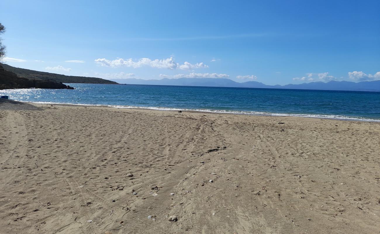 Bozas beach'in fotoğrafı açık bej kum yüzey ile