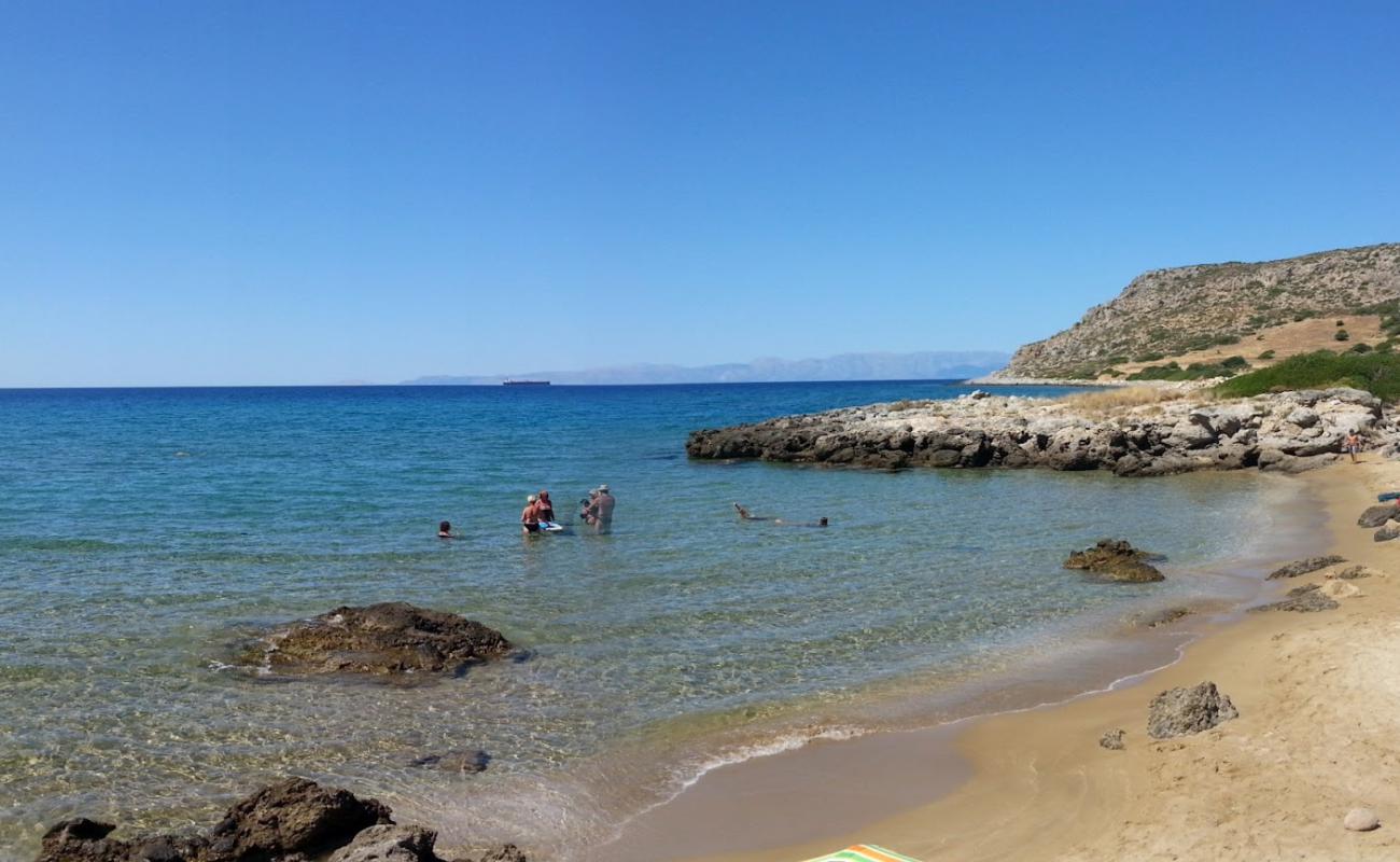 Panaritis beach'in fotoğrafı açık bej kum yüzey ile