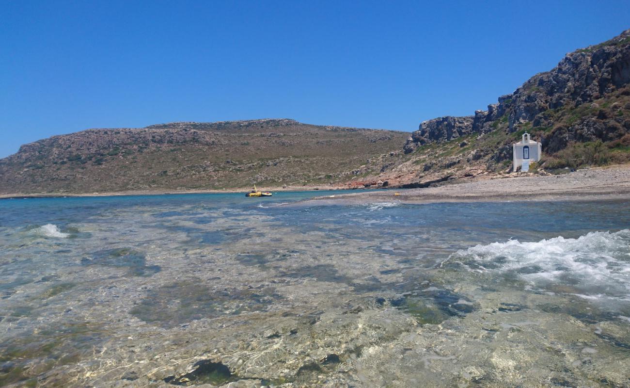 Aglyftis beach'in fotoğrafı taşlar yüzey ile