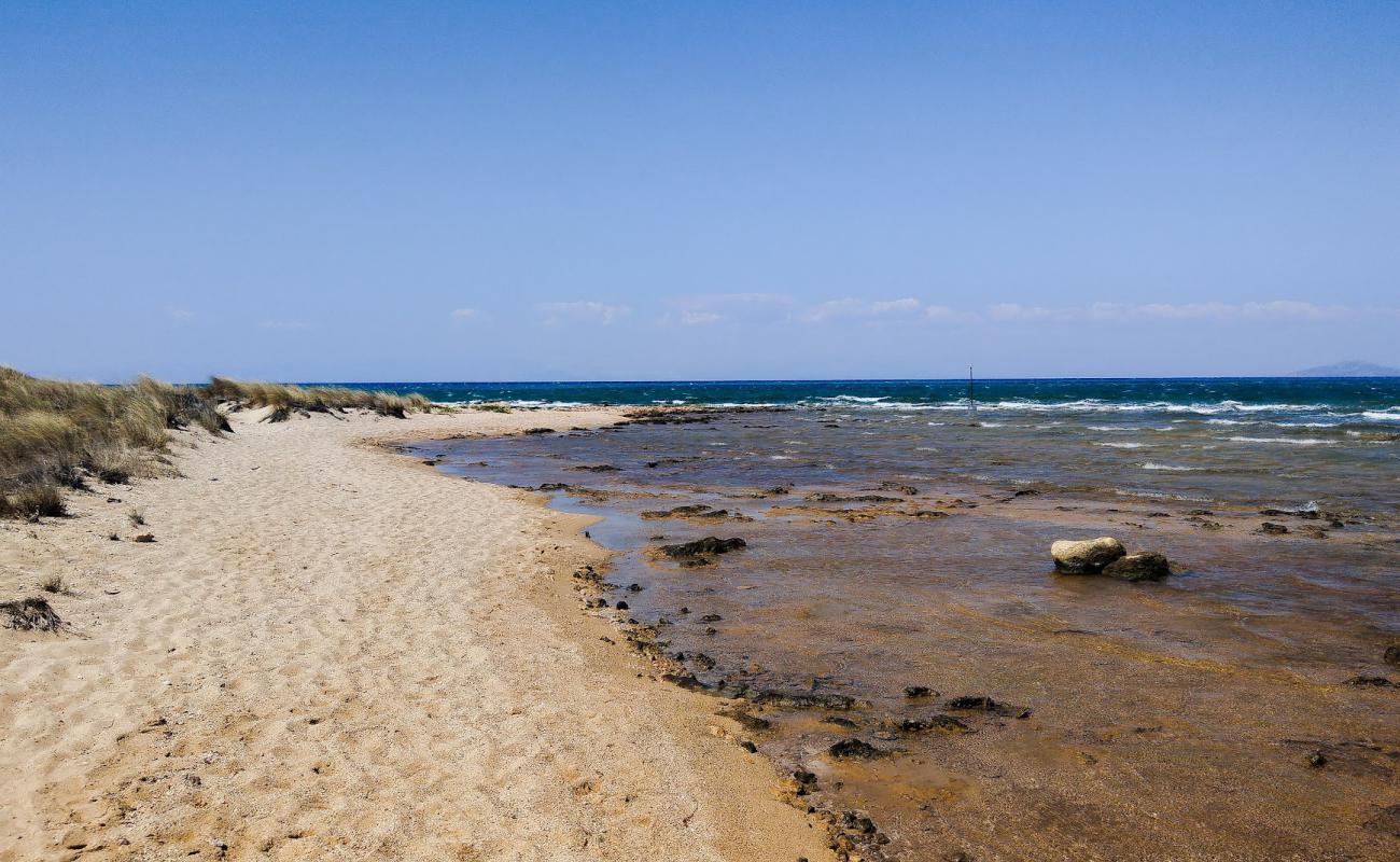 Kalogeras beach'in fotoğrafı parlak kum ve kayalar yüzey ile