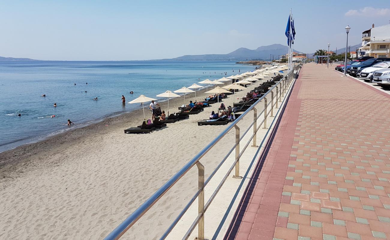 Neapolis beach'in fotoğrafı parlak kum yüzey ile