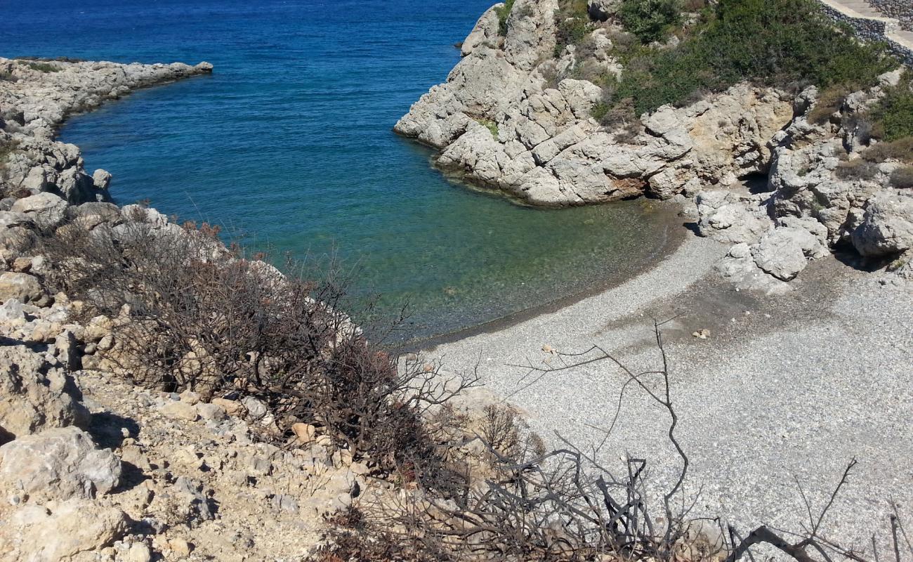 Paleokastro beach II'in fotoğrafı gri çakıl taşı yüzey ile