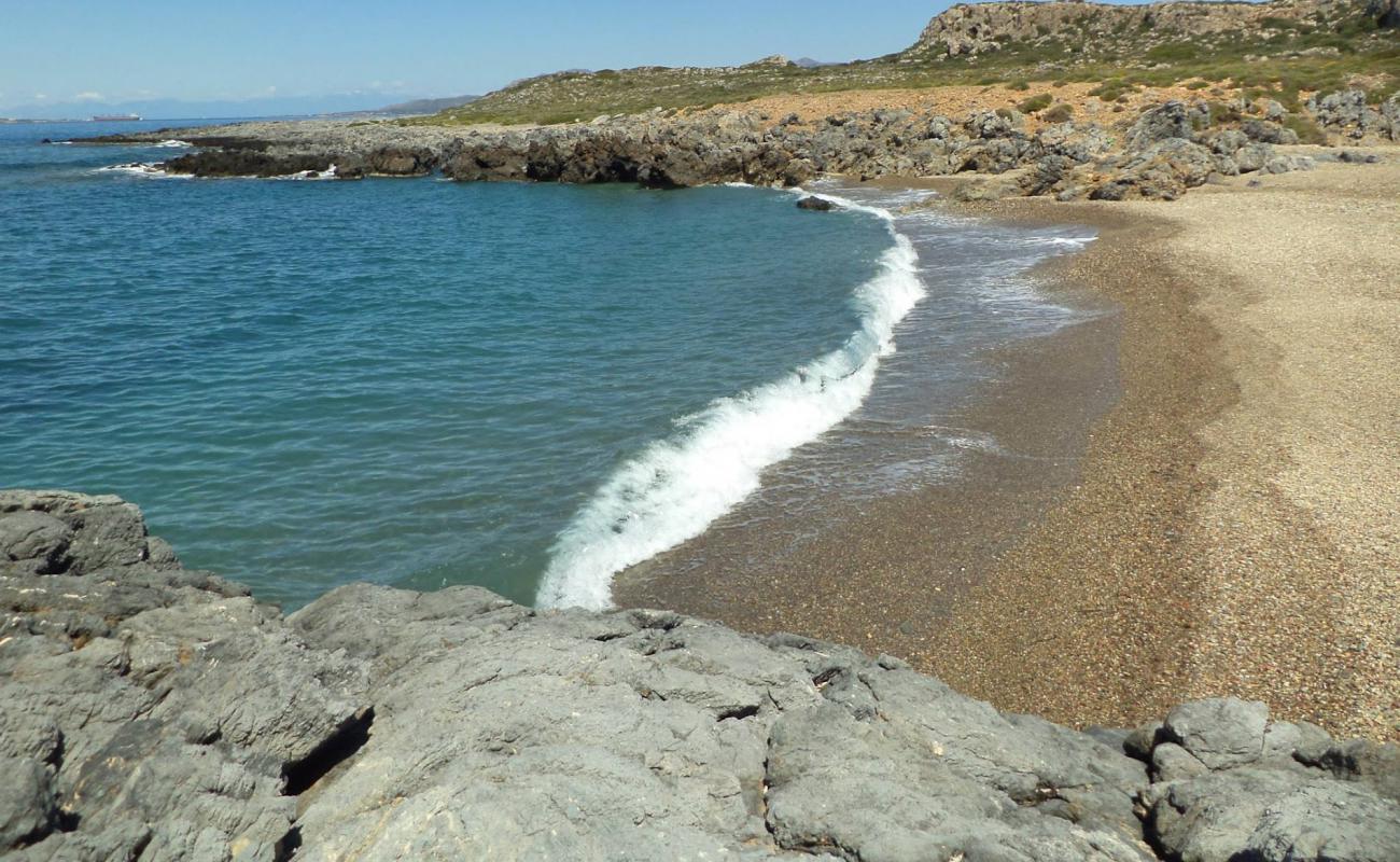 Saint Nicholas beach'in fotoğrafı gri çakıl taşı yüzey ile