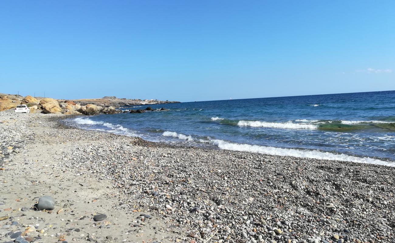 Rismari beach II'in fotoğrafı gri çakıl taşı yüzey ile