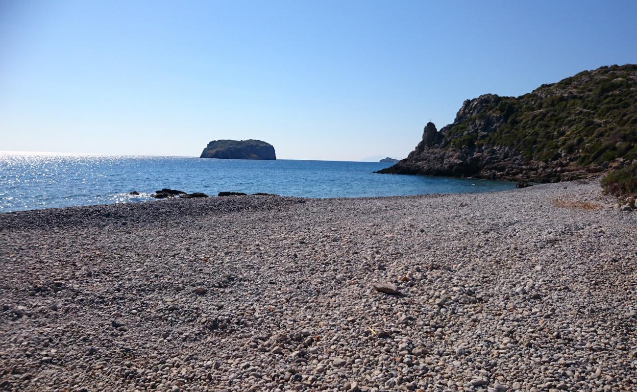 Kochilas beach'in fotoğrafı gri çakıl taşı yüzey ile