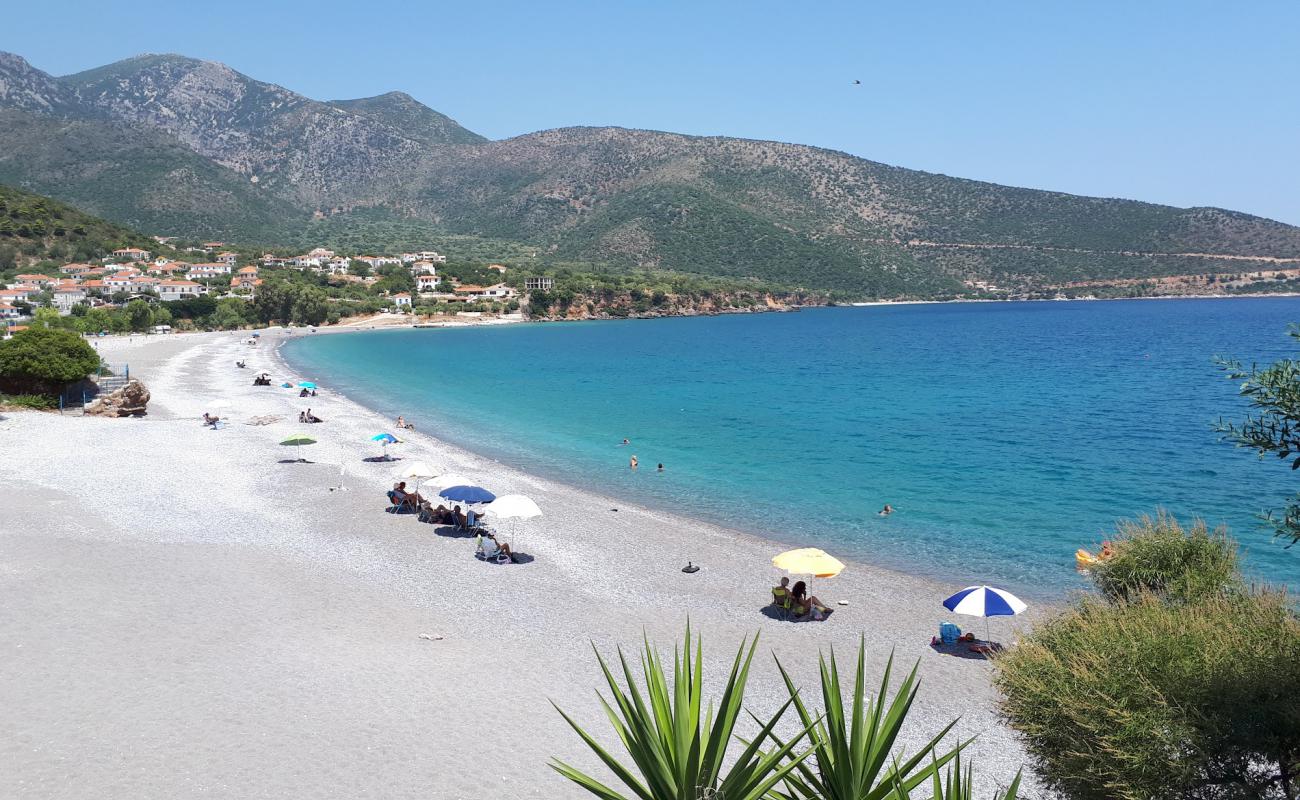 Zorakas Bay beach'in fotoğrafı gri çakıl taşı yüzey ile