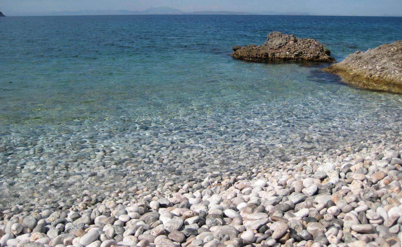 Kapsala beach'in fotoğrafı gri çakıl taşı yüzey ile