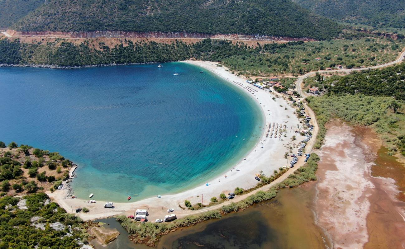 Fokiano beach'in fotoğrafı gri çakıl taşı yüzey ile