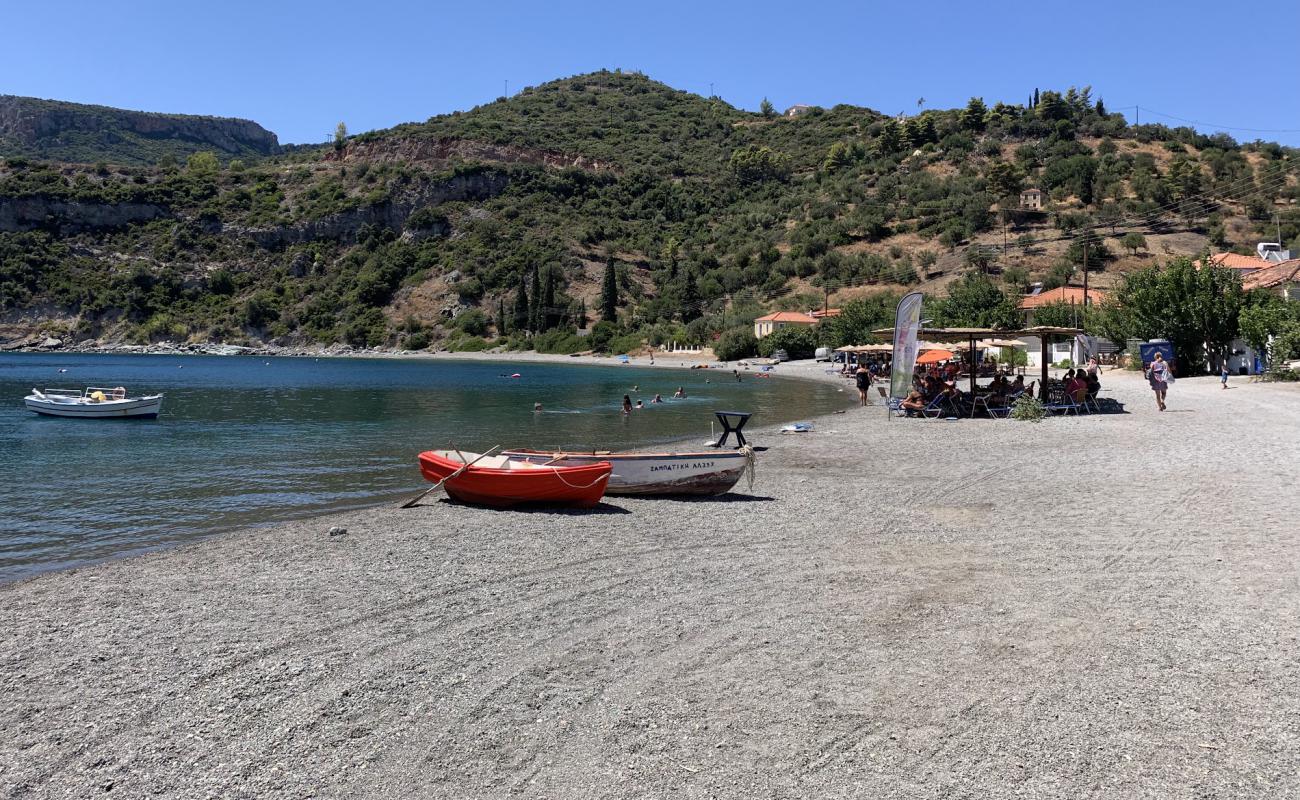 Paralia Sampatiki'in fotoğrafı hafif çakıl yüzey ile