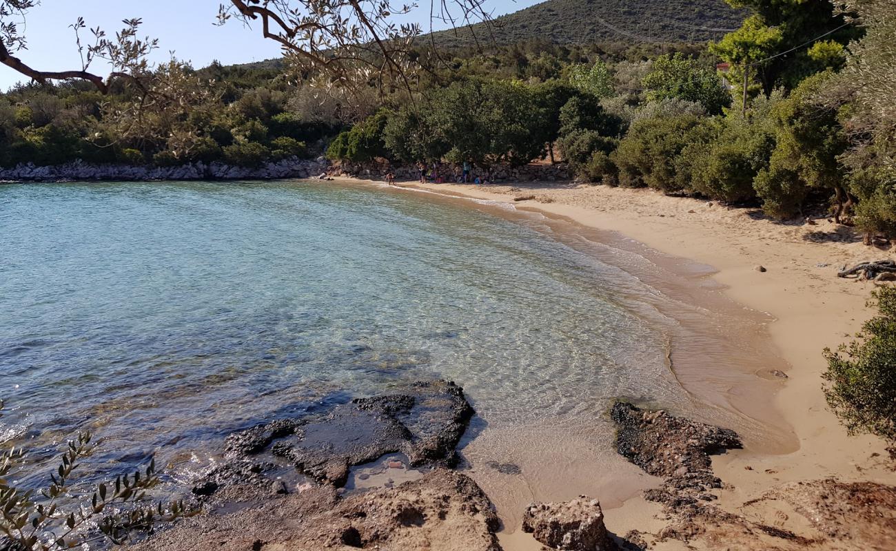 Moulas Beach'in fotoğrafı parlak kum yüzey ile