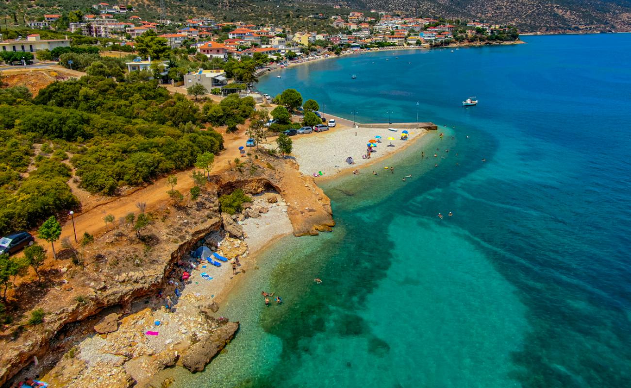 Paralia Xiropigadou II'in fotoğrafı bej kum ve çakıl yüzey ile