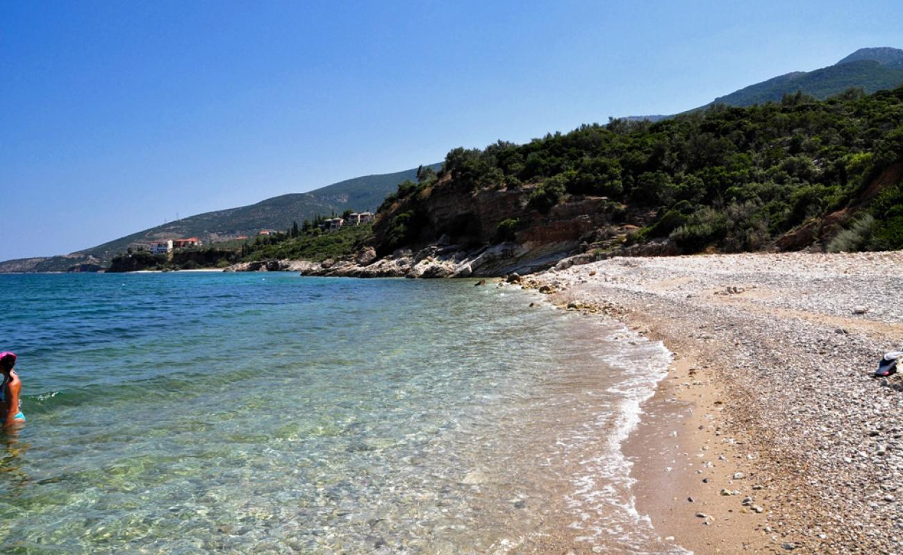 Beach Cemetery'in fotoğrafı siyah kum ve çakıl yüzey ile