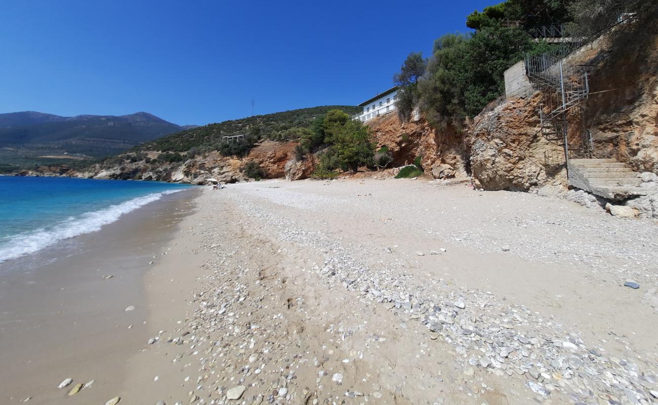 Paralia Viles'in fotoğrafı siyah kum ve çakıllar yüzey ile
