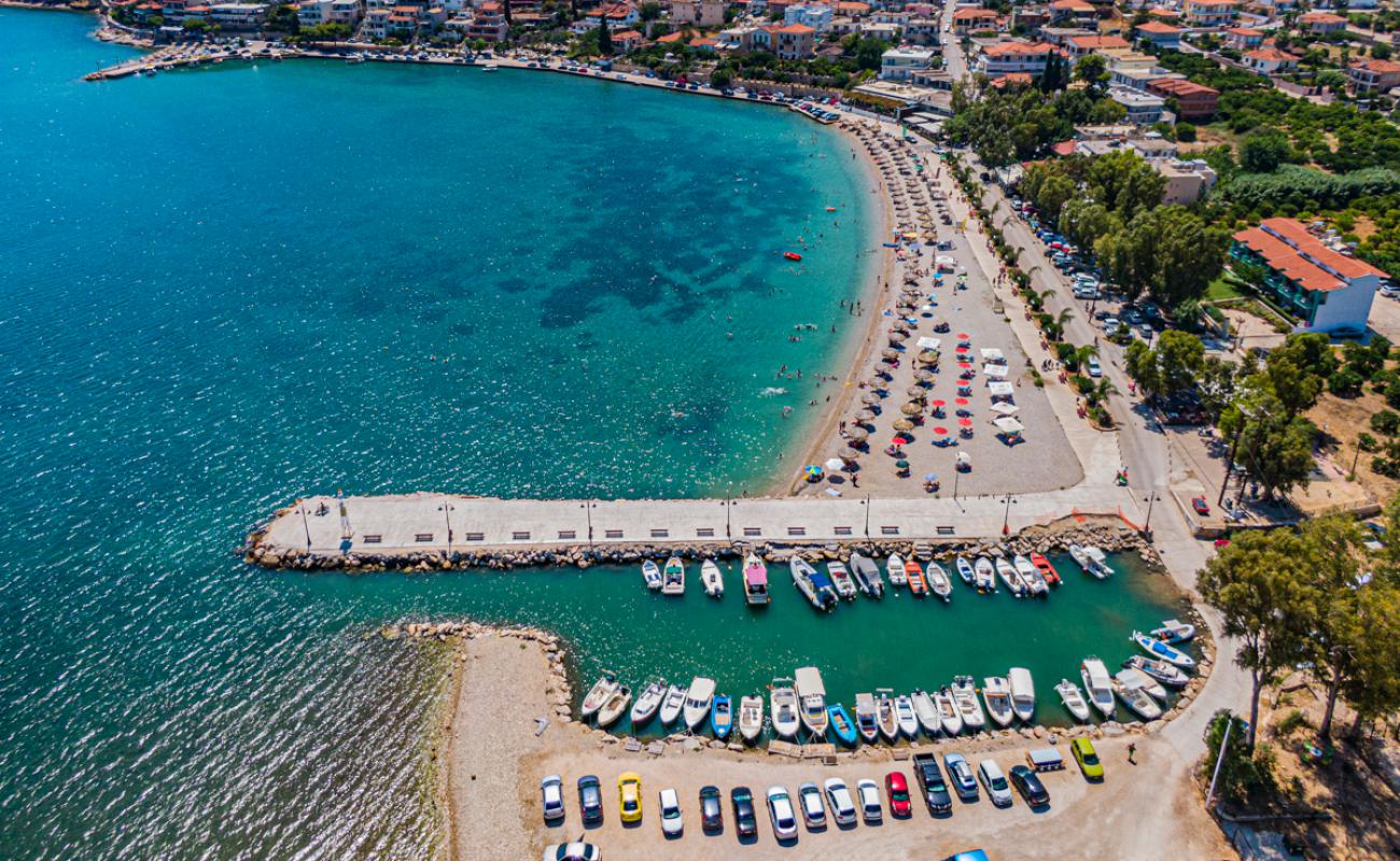 Paralia Kiveriou'in fotoğrafı küçük bej çakıl yüzey ile