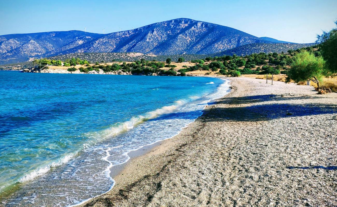 Lampagianna beach'in fotoğrafı küçük bej çakıl yüzey ile