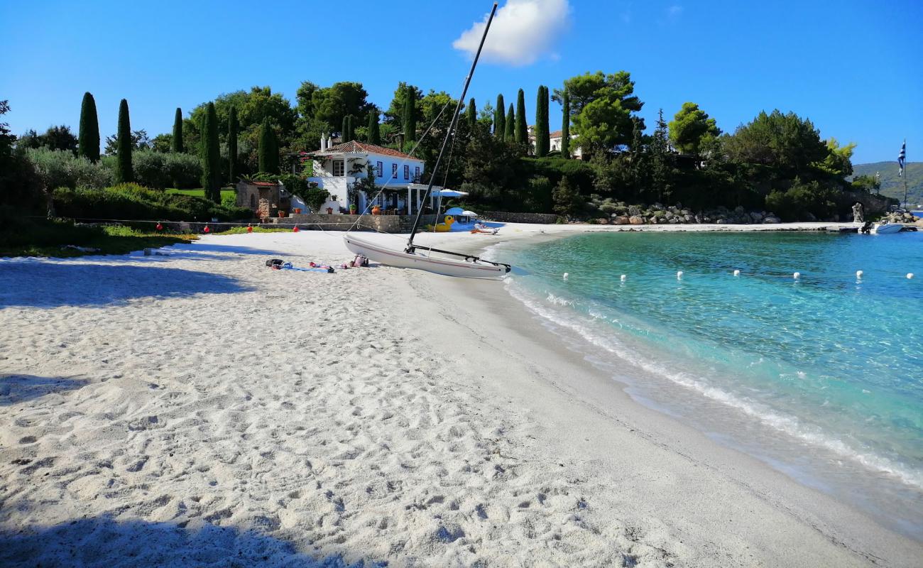 Paralia Porto Cheli'in fotoğrafı açık bej kum yüzey ile