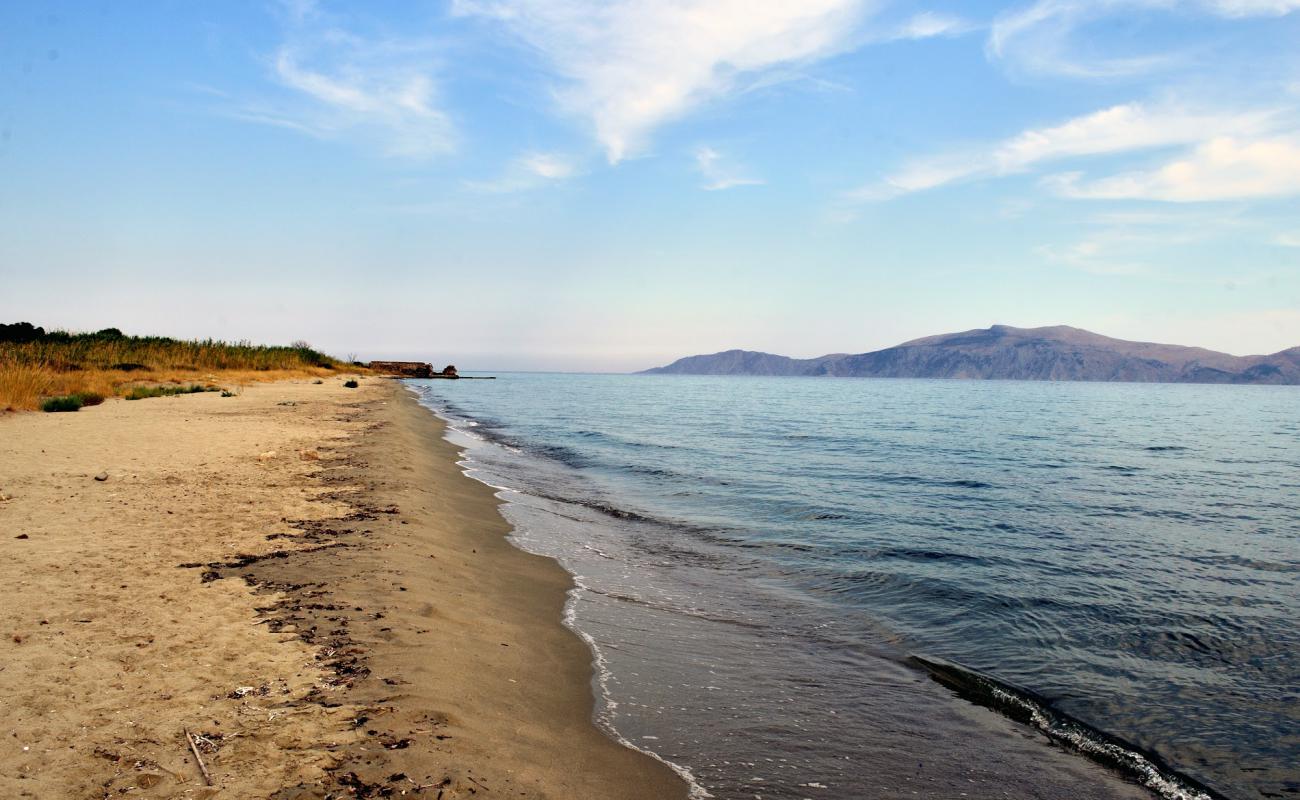 Epar. Od. Ermionis'in fotoğrafı parlak kum yüzey ile