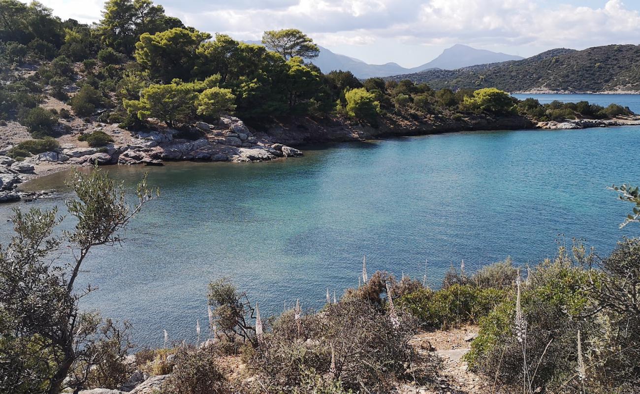 Gerolimani Poros'in fotoğrafı bej kum ve çakıl yüzey ile