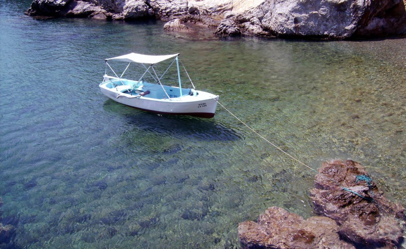 Monastiri beach VI'in fotoğrafı gri kum ve çakıl yüzey ile