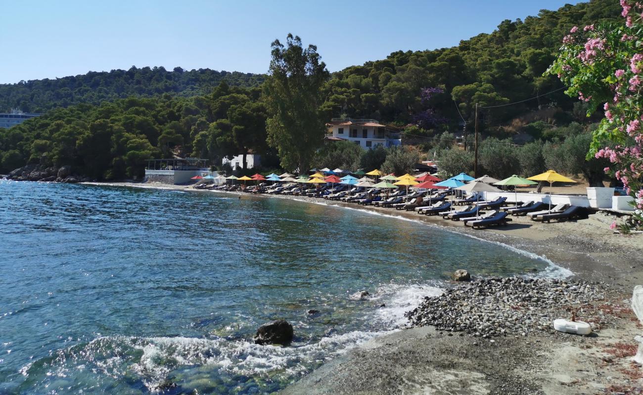 Monastiri Beach'in fotoğrafı çakıl ile kum yüzey ile