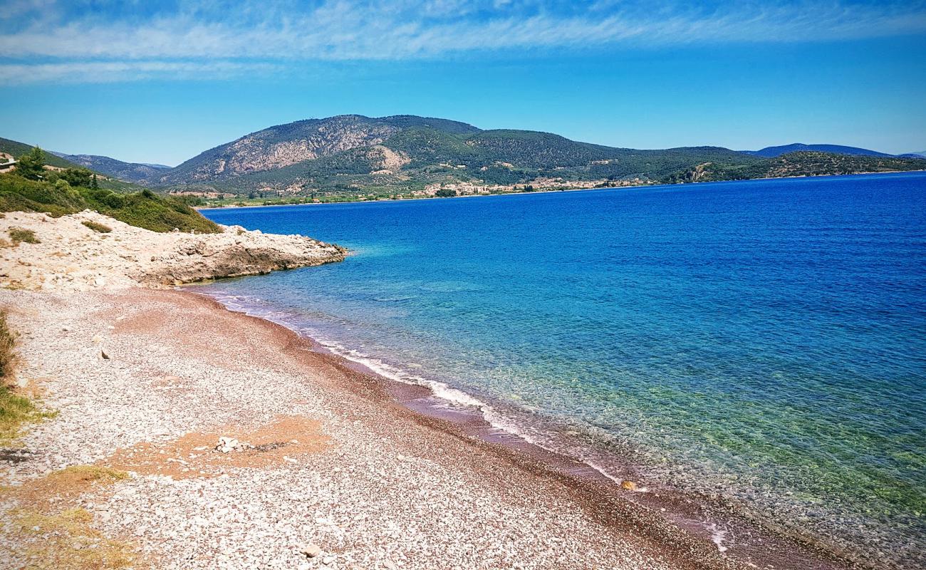 Paralia Panagitsas'in fotoğrafı bej kum ve çakıl yüzey ile