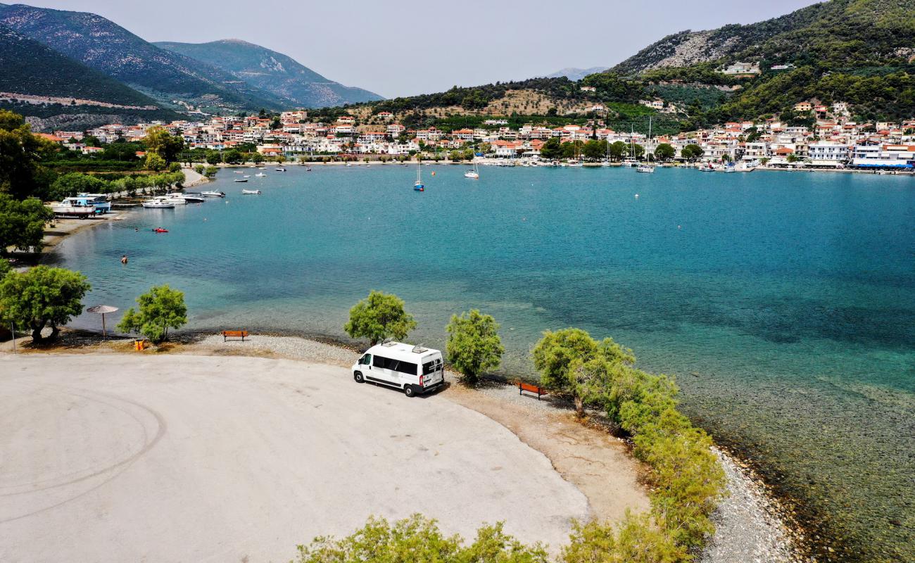 Sisaky beach'in fotoğrafı bej çakıl yüzey ile