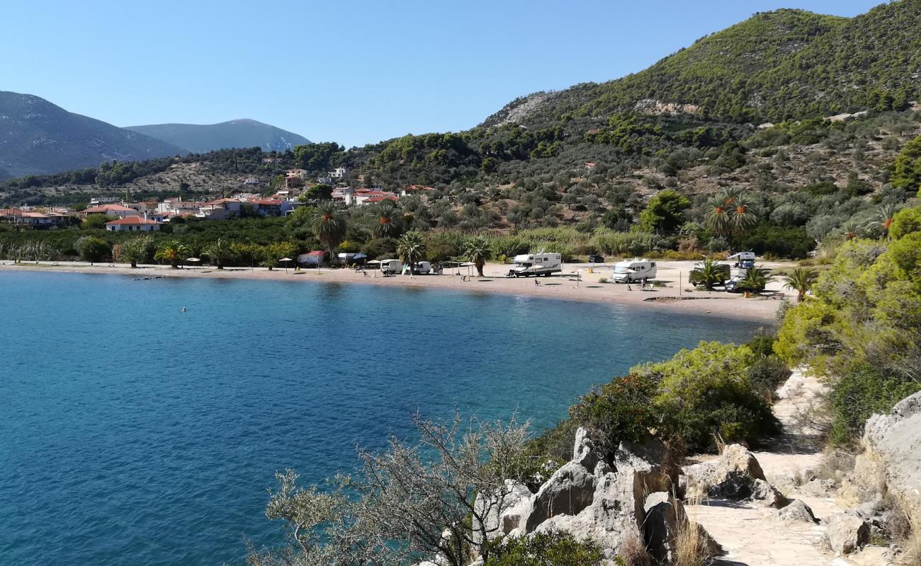 Vagionia beach'in fotoğrafı küçük bej çakıl yüzey ile